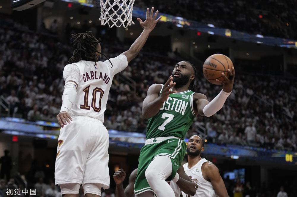 表现出色并 表现出色并