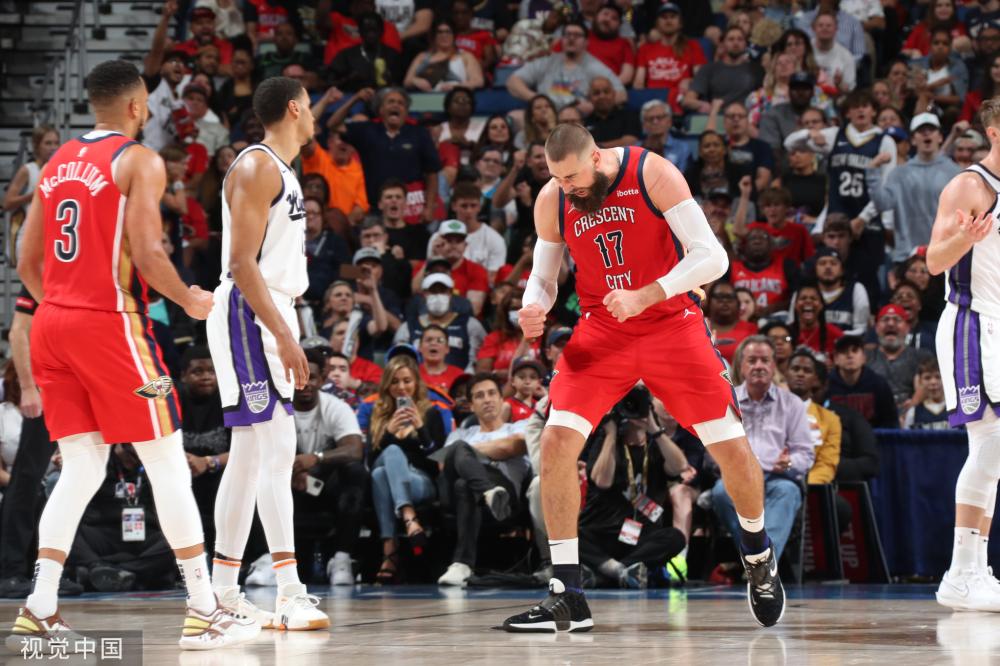 神扑救主，索默社媒晒照：全队付出巨大努力，让我们继续前进.